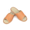 hausschuhe damen sommer mit orthopädischer sohle – schräge Perspektive