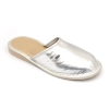 geschlossene pantoffeln damen silber modern – schräge Perspektive