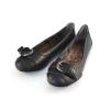 Damen Slipper Ballerina Schwarz mit Zierschnalle – Hauptansicht