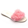 Nahaufnahme des weichen rosa Kunstfell-Federpuschels und weißen Innenfutters Modell 53