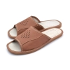 Leder Pantoletten Herren Toffee mit luftdurchlässigem Design – Gesamtansicht